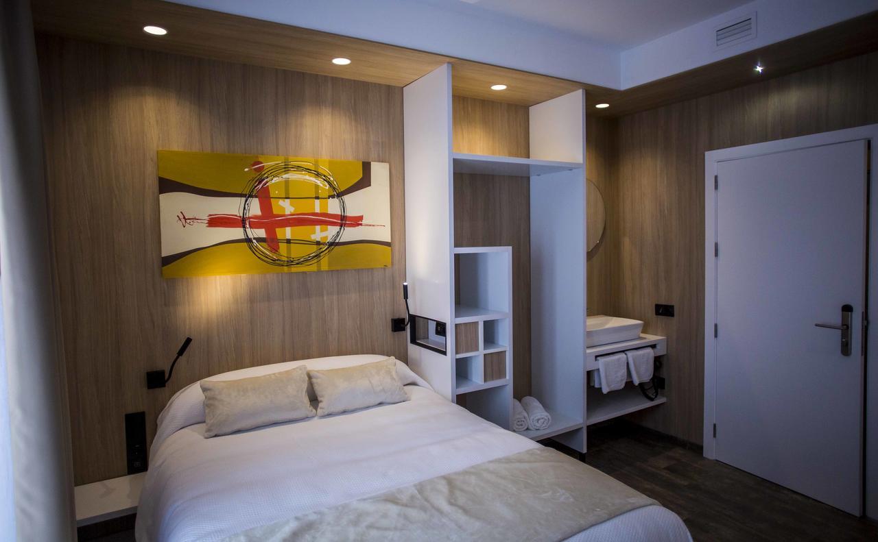 Hostal Sevilla Santa Justa - Adults Only ภายนอก รูปภาพ