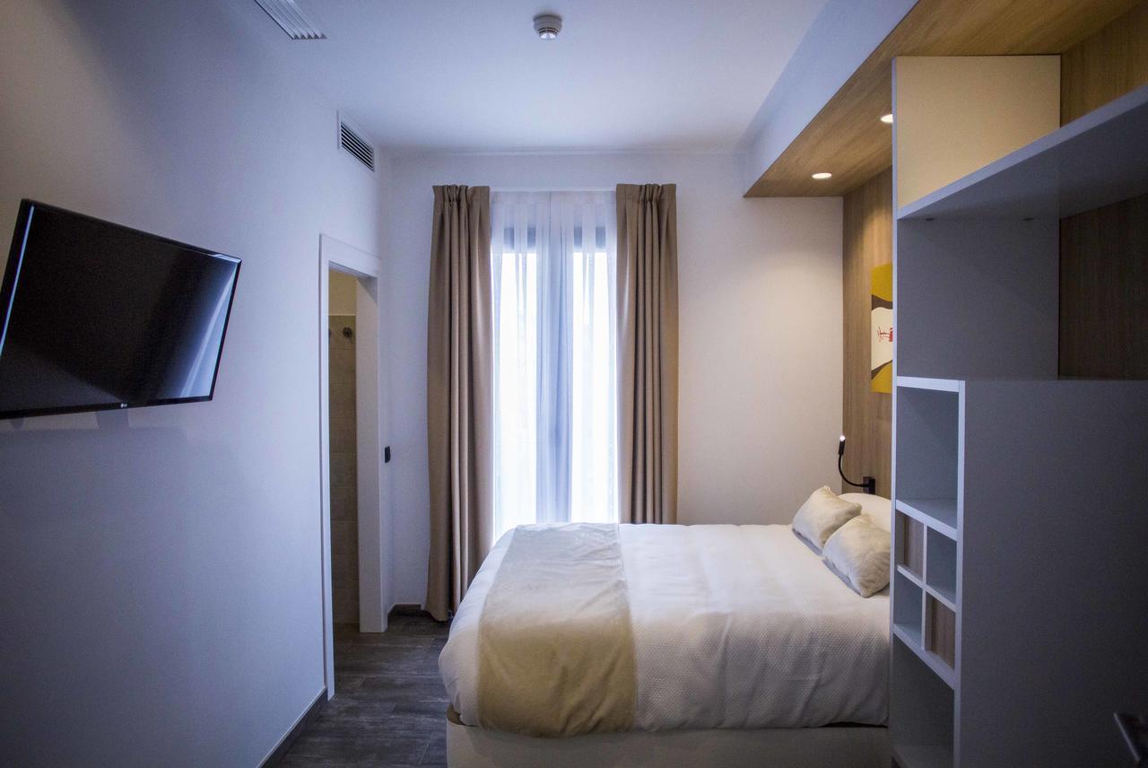 Hostal Sevilla Santa Justa - Adults Only ภายนอก รูปภาพ