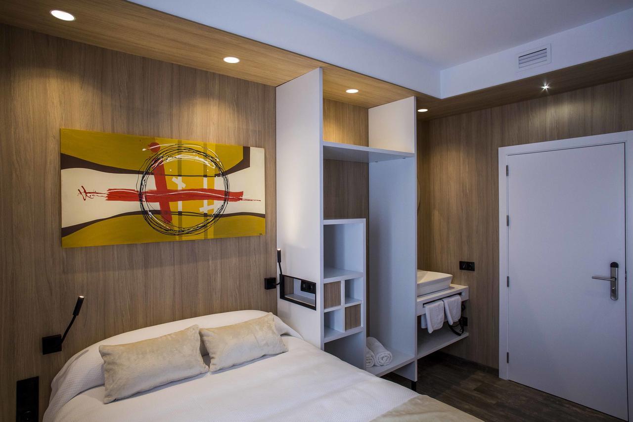 Hostal Sevilla Santa Justa - Adults Only ภายนอก รูปภาพ