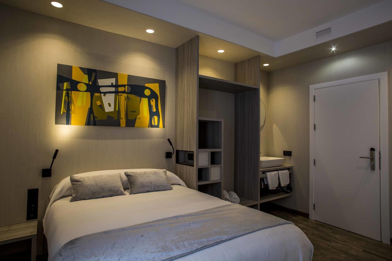 Hostal Sevilla Santa Justa - Adults Only ภายนอก รูปภาพ