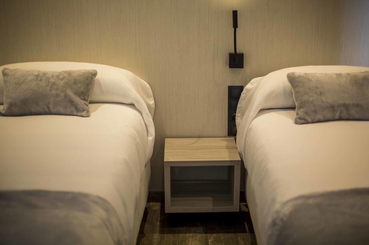 Hostal Sevilla Santa Justa - Adults Only ภายนอก รูปภาพ