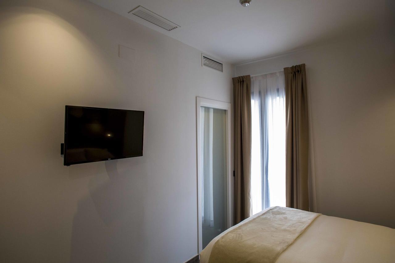 Hostal Sevilla Santa Justa - Adults Only ภายนอก รูปภาพ