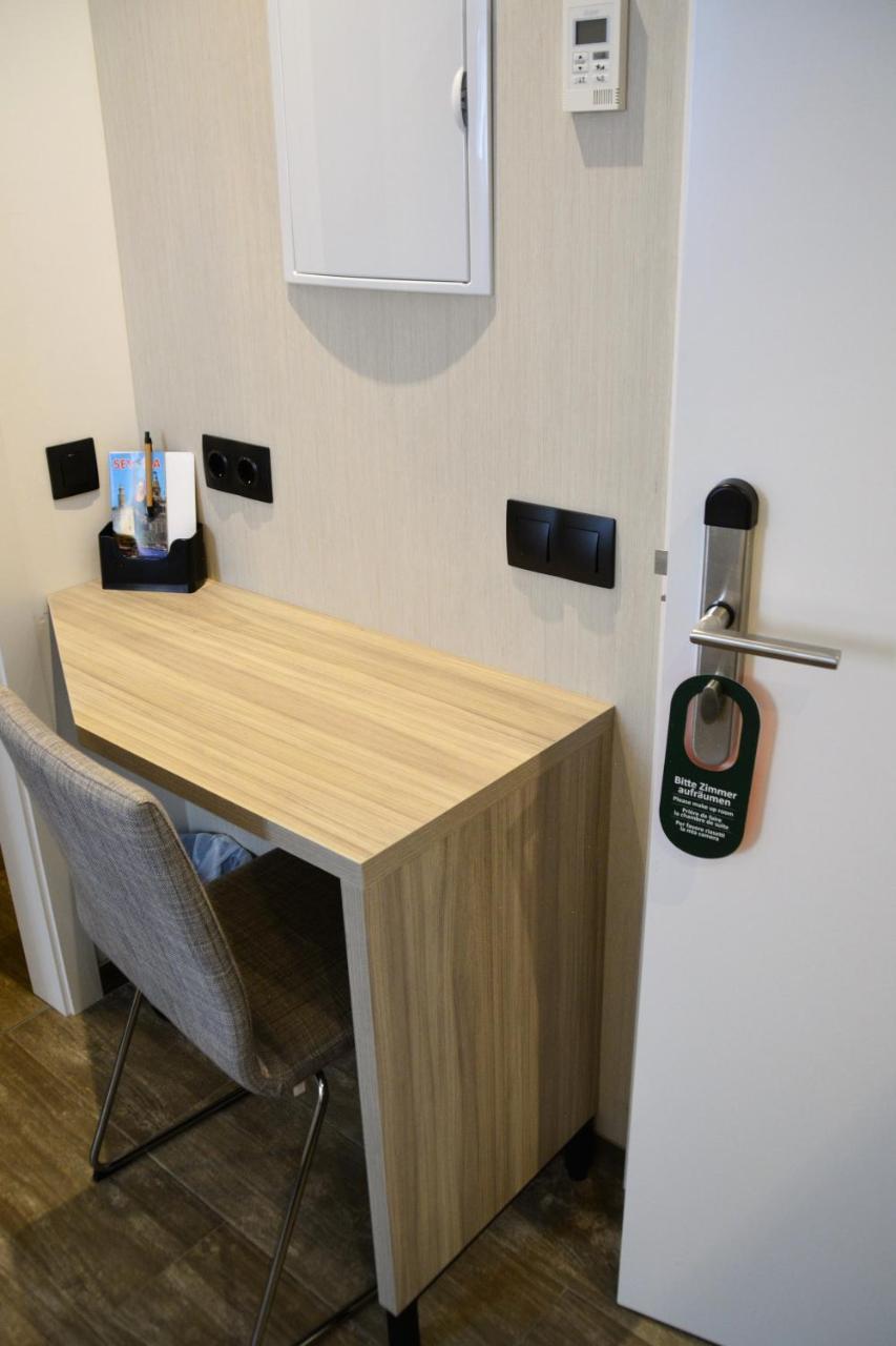 Hostal Sevilla Santa Justa - Adults Only ภายนอก รูปภาพ