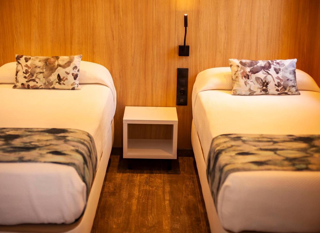 Hostal Sevilla Santa Justa - Adults Only ภายนอก รูปภาพ