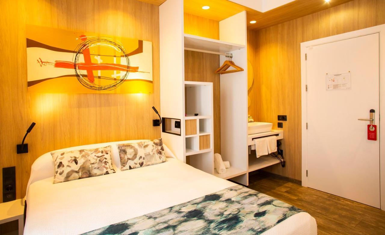 Hostal Sevilla Santa Justa - Adults Only ภายนอก รูปภาพ